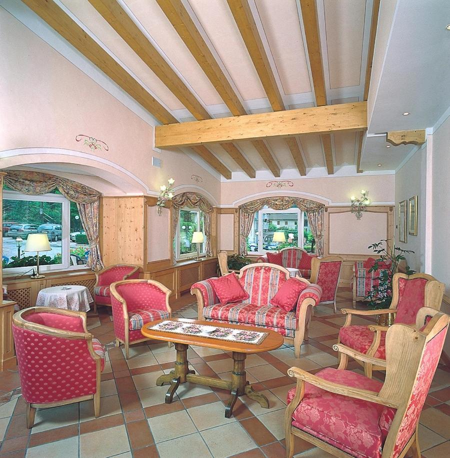 Hotel Des Alpes Molveno Eksteriør billede