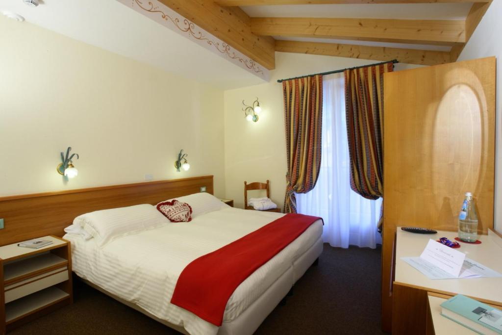 Hotel Des Alpes Molveno Værelse billede